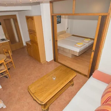 Gostinjska kuća Morena 2*
